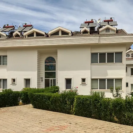 Lejlighed Das Familienfreundliche Maisonette Nese Mit Direktem Zugang Zum Pool