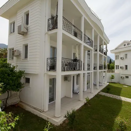 Lejlighed Das Familienfreundliche Maisonette Nese Mit Direktem Zugang Zum Pool *