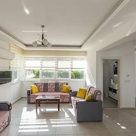Lejlighed Das Familienfreundliche Maisonette Nese Mit Direktem Zugang Zum Pool
