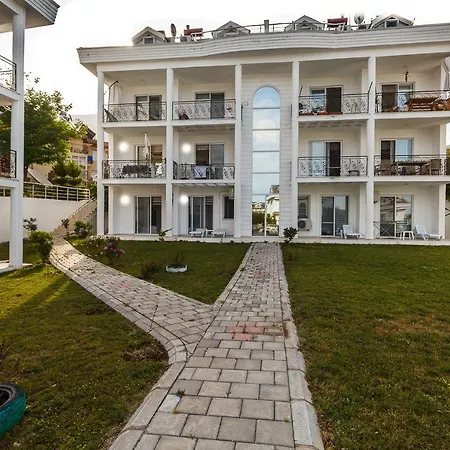Das Familienfreundliche Maisonette Nese Mit Direktem Zugang Zum Pool Φετιγιέ