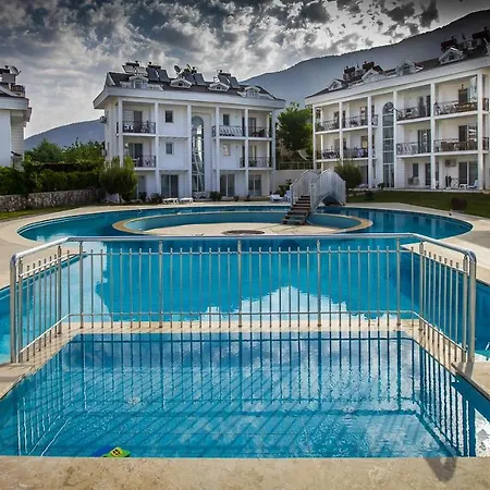 Das Familienfreundliche Maisonette Nese Mit Direktem Zugang Zum Pool Φετιγιέ